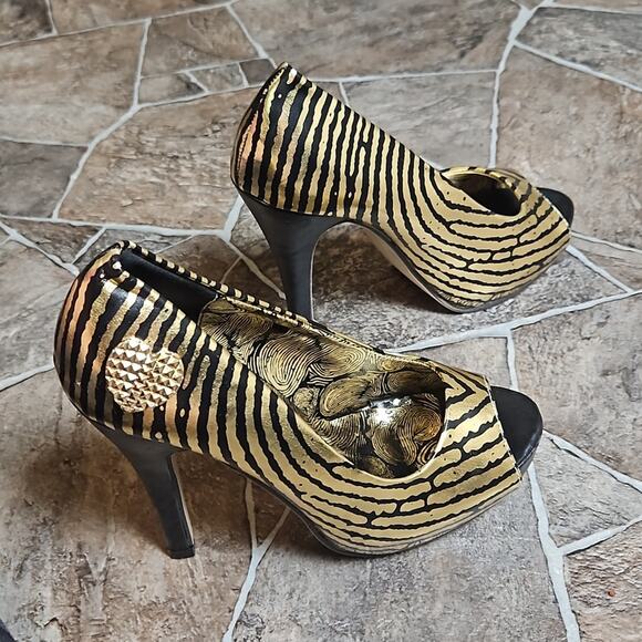 New in Box Iron Fist Ladies Hands Off Peeptoe  Platform Gold Heels Sz 5 - Picture 4 of 13
